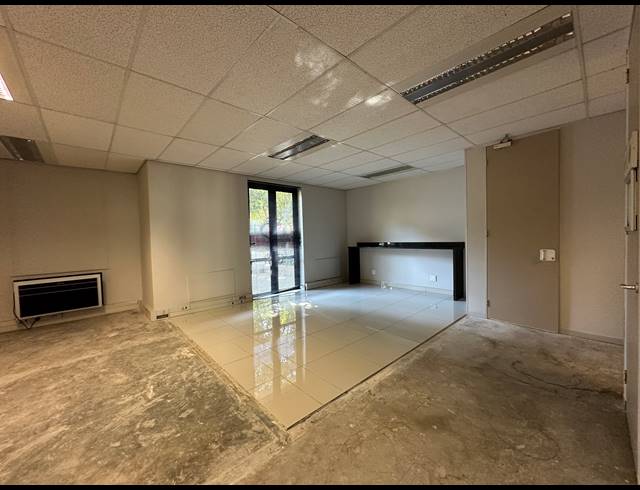 557M² OFFICE TO LET IN SANDOWN